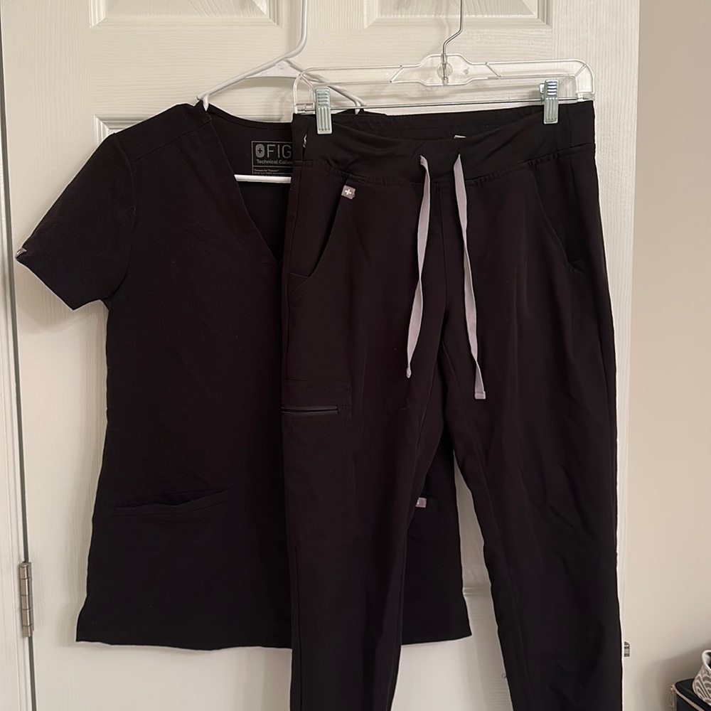 FIGS black set
